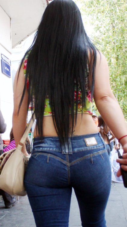 Culazo de Puta de la Merced en Tight Jeans (4).jpg