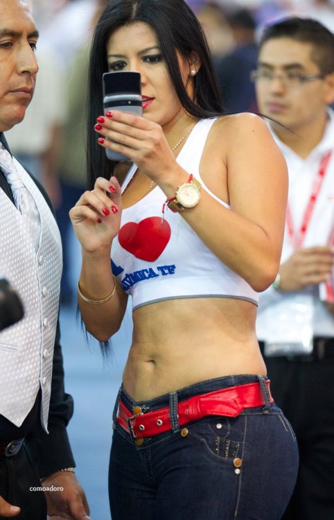 Culazo de Edecan en Tight Jeans Lisos (21).jpg