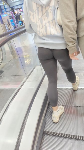 3 minutes of another selection of random mall bitches.mp4_snapshot_00.38.038.jpg