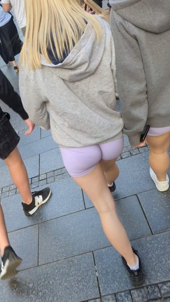 !!! simply no need to wear anything, double trouble pink shorts.. no words.mp4_snapshot_00.09.32 (1).jpg