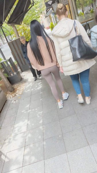 siny sexy tight leggings bubble butt on streets.mp4_snapshot_00.21.794.jpg