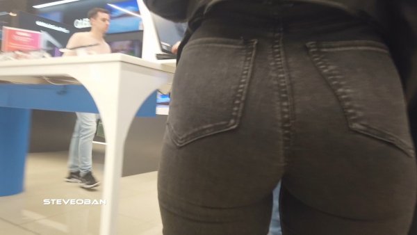 cap_steveoban_grey_jeans_blonde_00_04_14_10.jpg.675ed7faee87bfe229a21ba31787eb8a.jpg