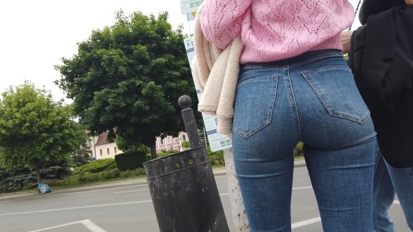 cap_steveoban_jeans_bubble_cutie_00_00_13_04.jpg.7dca18bdf12ec9ac7ff9f99690b03428.jpg