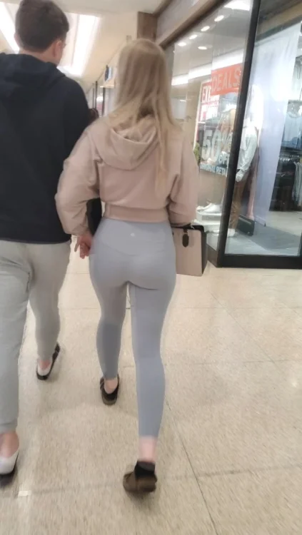 thickblondeVTL.thumb.webp.e4b44b22a42bb45dd848905dea1d7cce.webp