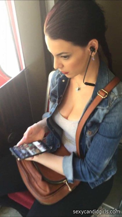 Candid-Cleavage-Hot-Girl-At-The-Subway-2.thumb.jpg.ef8c8088e1ed47027ba8827ba16e5cf3.jpg