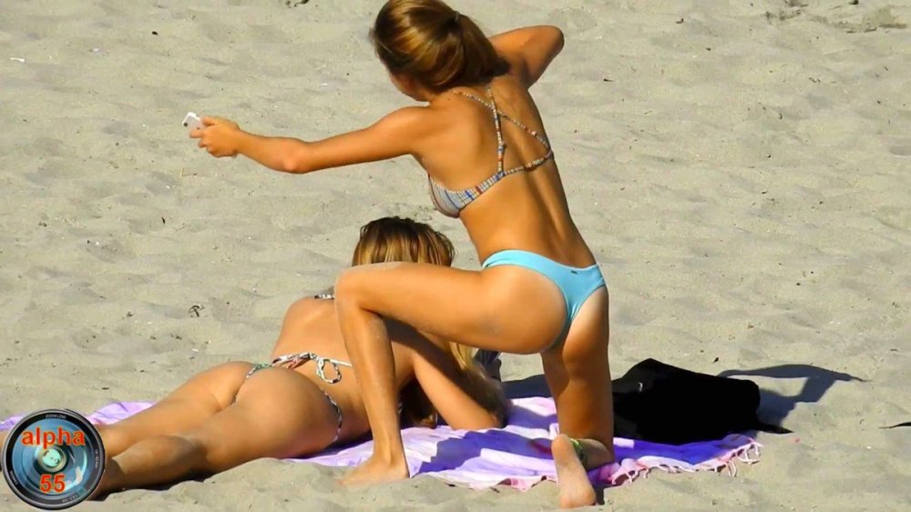 Two blonde thong bikini teens.mp4_000012166.jpg