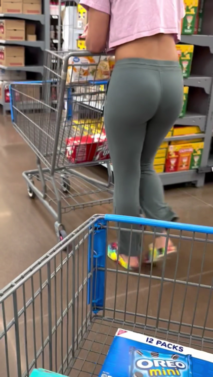 Ebony-with-beautiful-jiggle_4.png