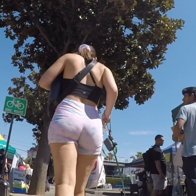 cap_PINK YOGA SHORTS_00_02_28_11.jpg