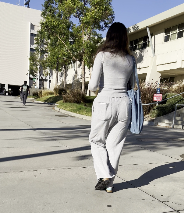 Fat jiggly booty in sweats_ 3.png