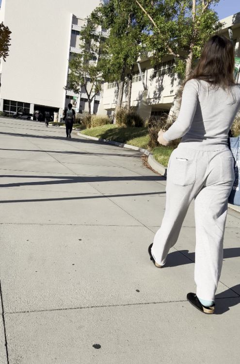 Fat jiggly booty in sweats_4.png