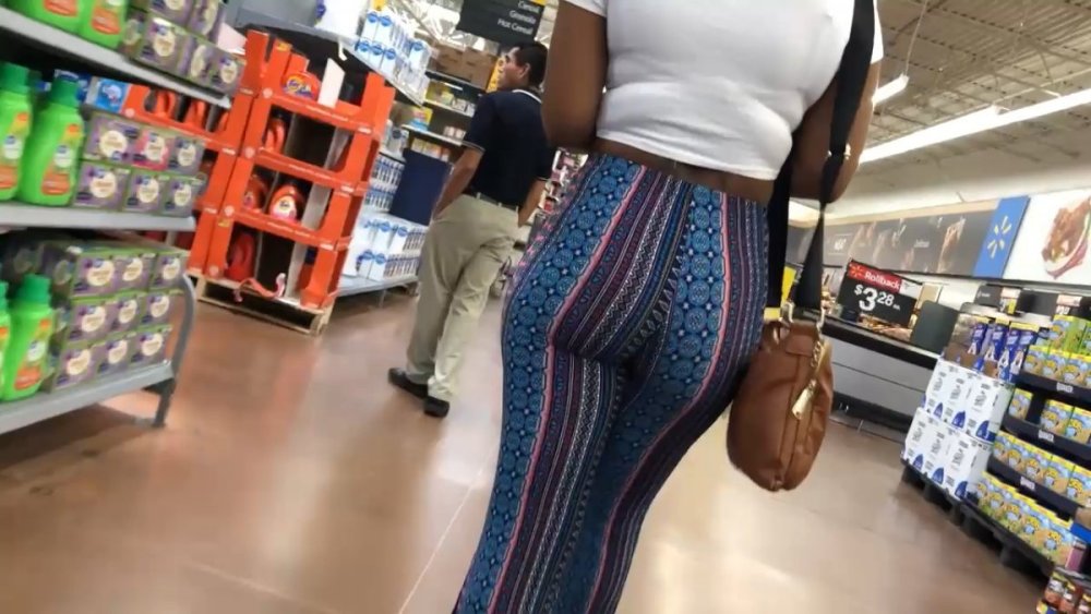 cap_AmazingEbonywithPatternedFlarePantsmp4_00_00_16_01.jpg