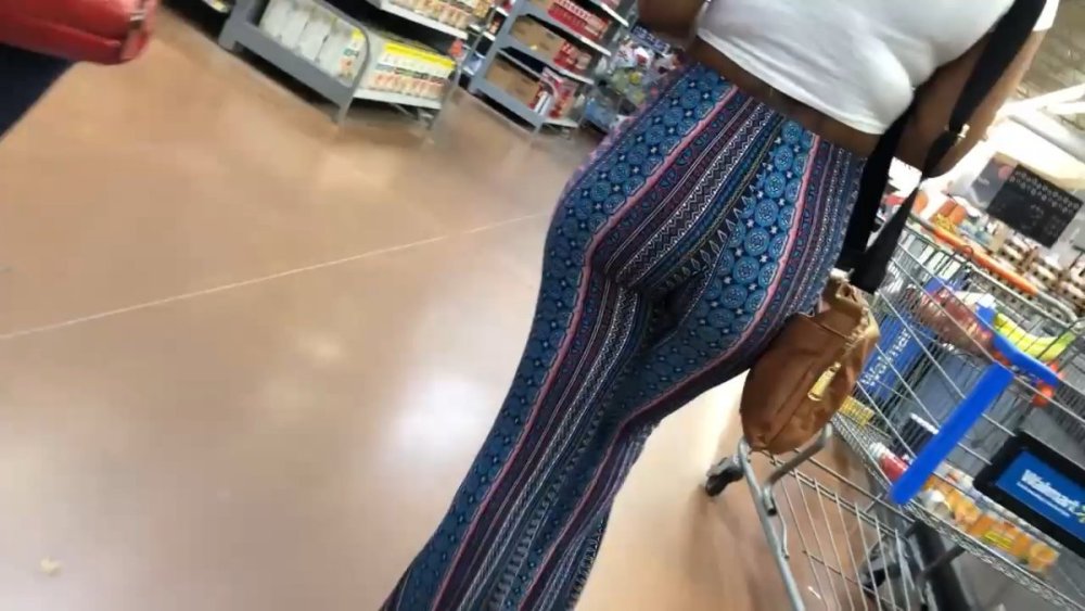 cap_AmazingEbonywithPatternedFlarePantsmp4_00_01_00_03.jpg