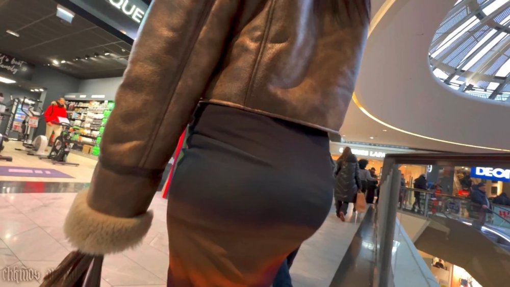 cap_Amazing butt in dress_00_00_50_02.jpg