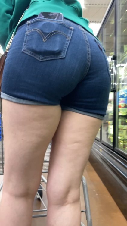 cap_PAWG in shorts VPL_00_00_11_02.jpg