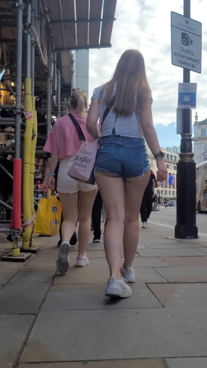 Cheeky cheeky 4k_5.png