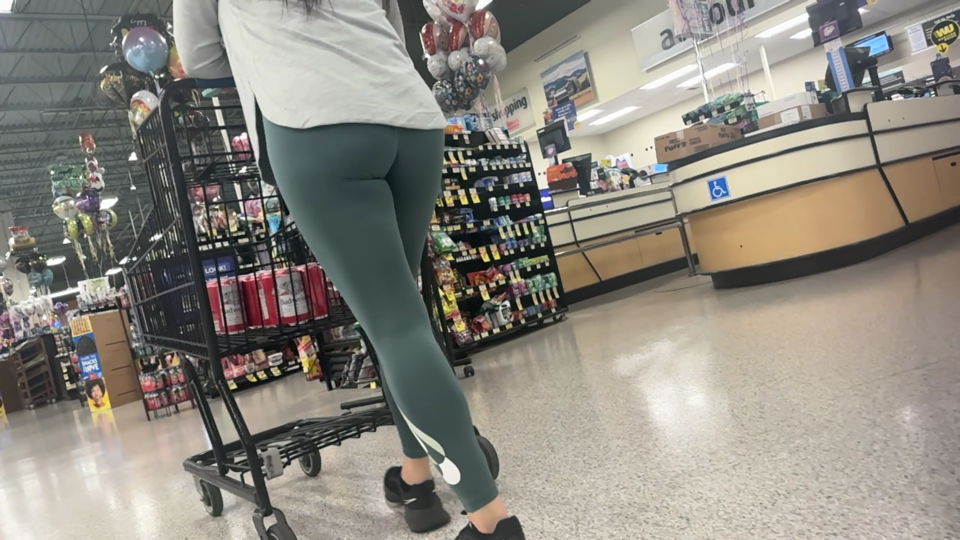 Latinamilfjigglingatthestore_2.png.3e8db193db48b71f96672d2522d0671d.png