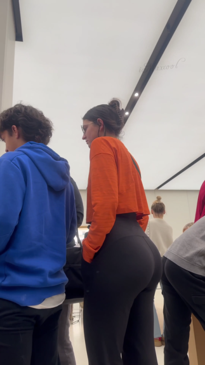 firm ass in tight leggings bubble_1.png