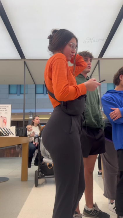 firm ass in tight leggings bubble_3.png