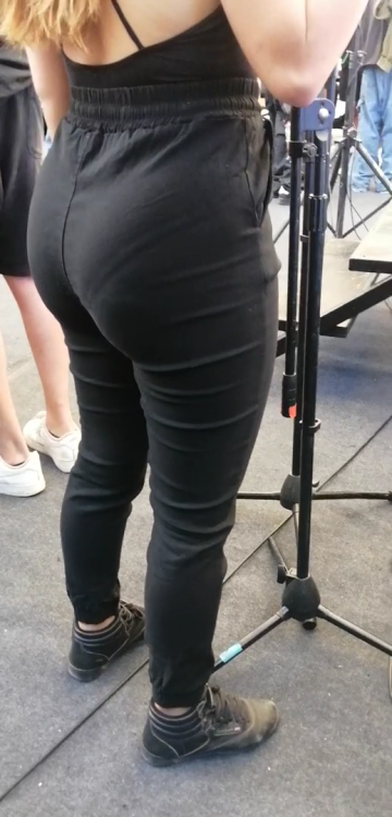 Amazing girl with big ass in tight pants-1080p_5.png