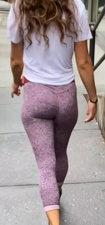 floralbooty.mp4-PotPlayer(1).thumb.jpg.773e29a86d4cd4940f19b11c84db64a9.jpg