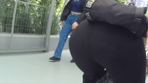 blnd_wide_hips_4_gif_2.gif