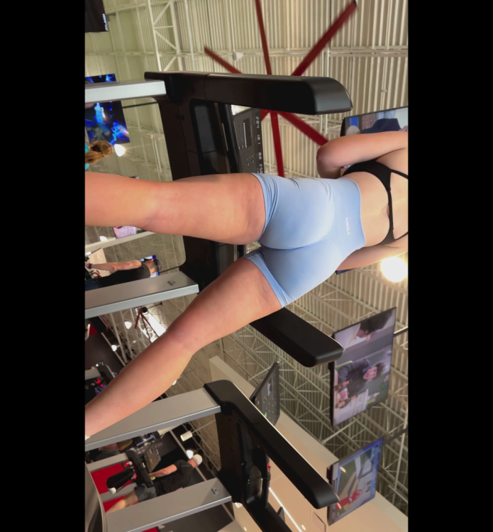 screenshot_Candid_66.mp4_1748603644501.thumb.png.f1399868a55f93d73b137bbfb4d13402.png