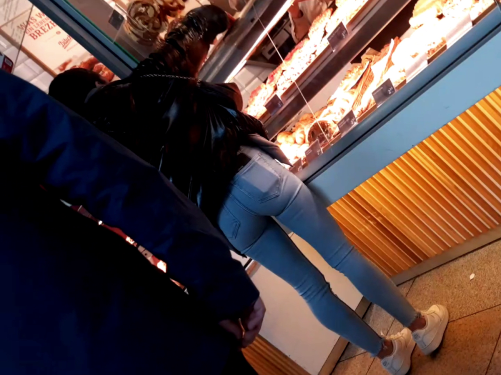 Milf in thight Jeans with nice Ass (1).png