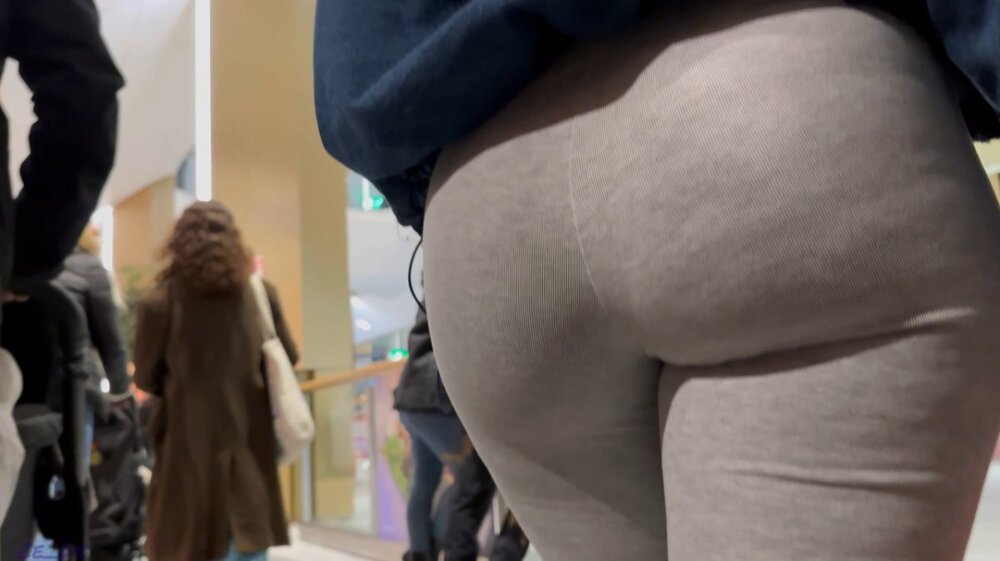 Grey_pants_at_mall-0017.jpg