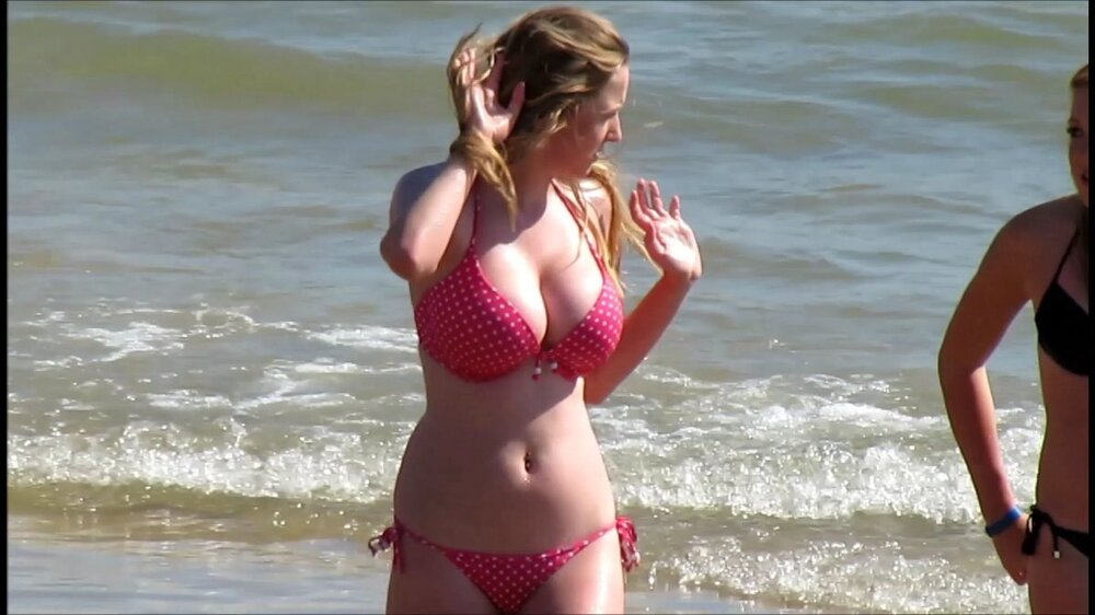 Busty Teen Beachy.mp4_000144011.jpg